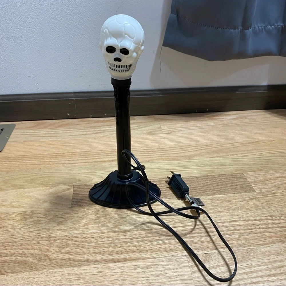 Vintage skull blow